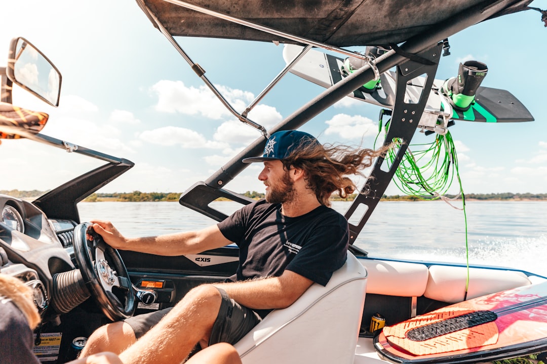 découvrez le plaisir de la navigation avec notre guide complet sur le boating. de la location de bateaux aux meilleures destinations nautiques, explorez des conseils et astuces pour profiter pleinement de votre expérience en mer.