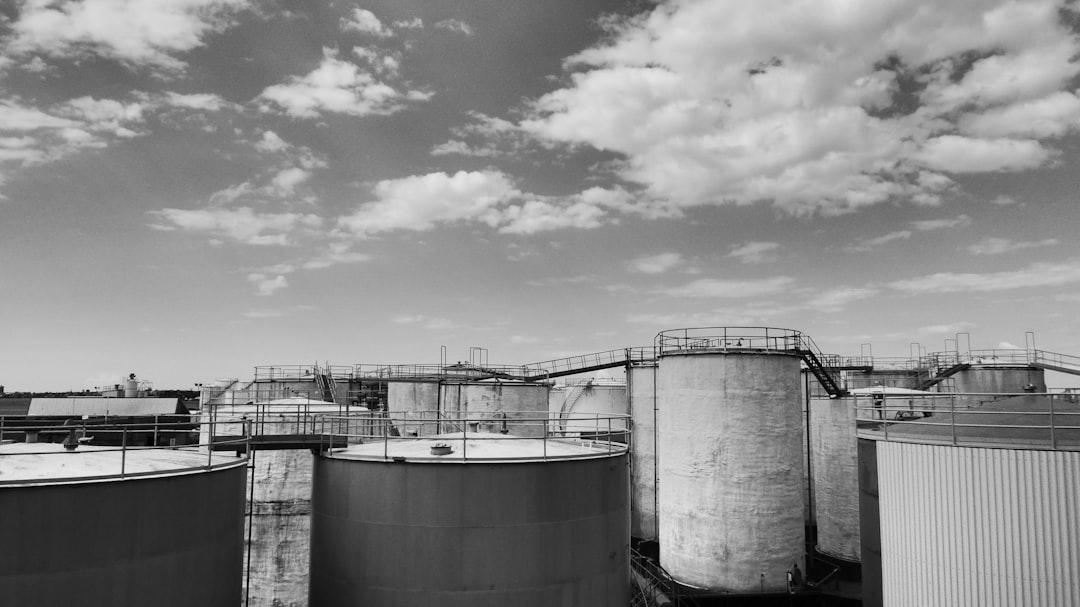 gestion des risques chimiques : méthodes et outils pour identifier, évaluer et maîtriser les dangers liés aux substances chimiques en milieu professionnel.