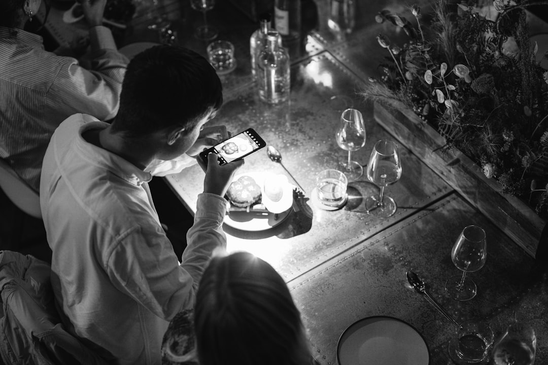 découvrez la science participative avec la citizen science : impliquez-vous dans la recherche, contribuez aux projets scientifiques et explorez le savoir collectif.