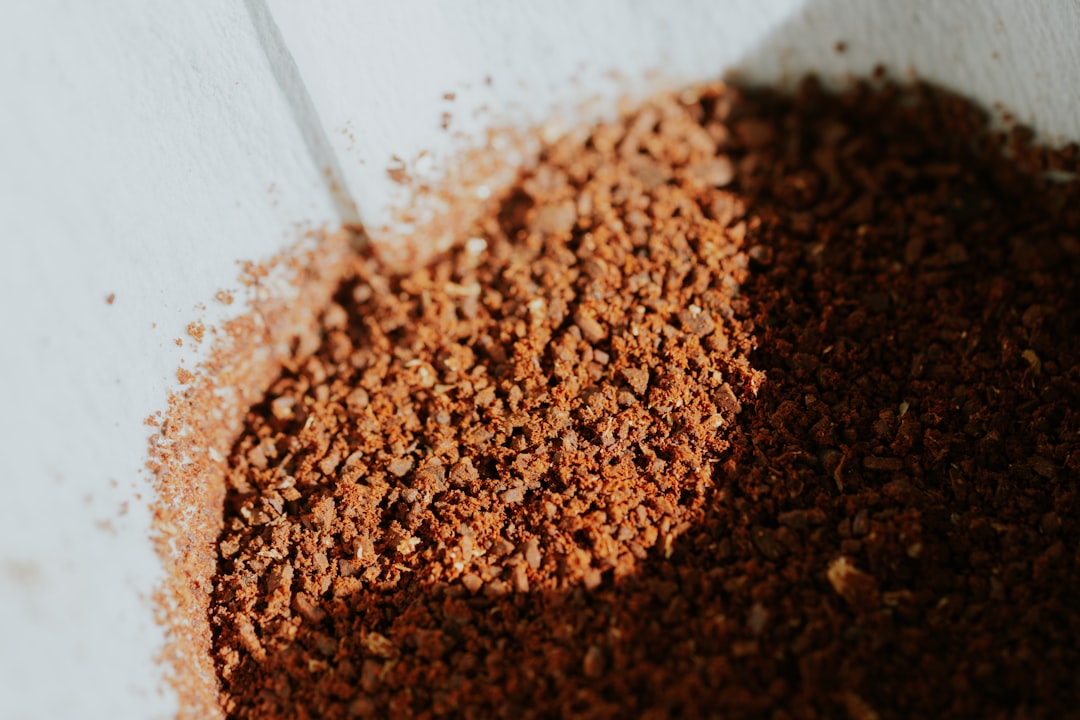 découvrez comment réutiliser les marc de café pour jardiner, nettoyer et bien plus encore. astuces écologiques et pratiques pour valoriser vos restes de café.
