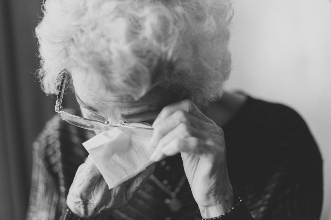 découvrez tout ce qu'il faut savoir sur la démence : symptômes, causes, traitements et conseils pour mieux comprendre et accompagner les personnes concernées.