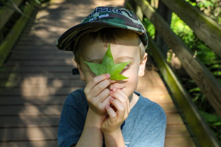 découvrez l'éducation à la nature pour la petite enfance, une approche enrichissante qui favorise le développement des enfants à travers des activités en plein air et la découverte de l'environnement naturel.
