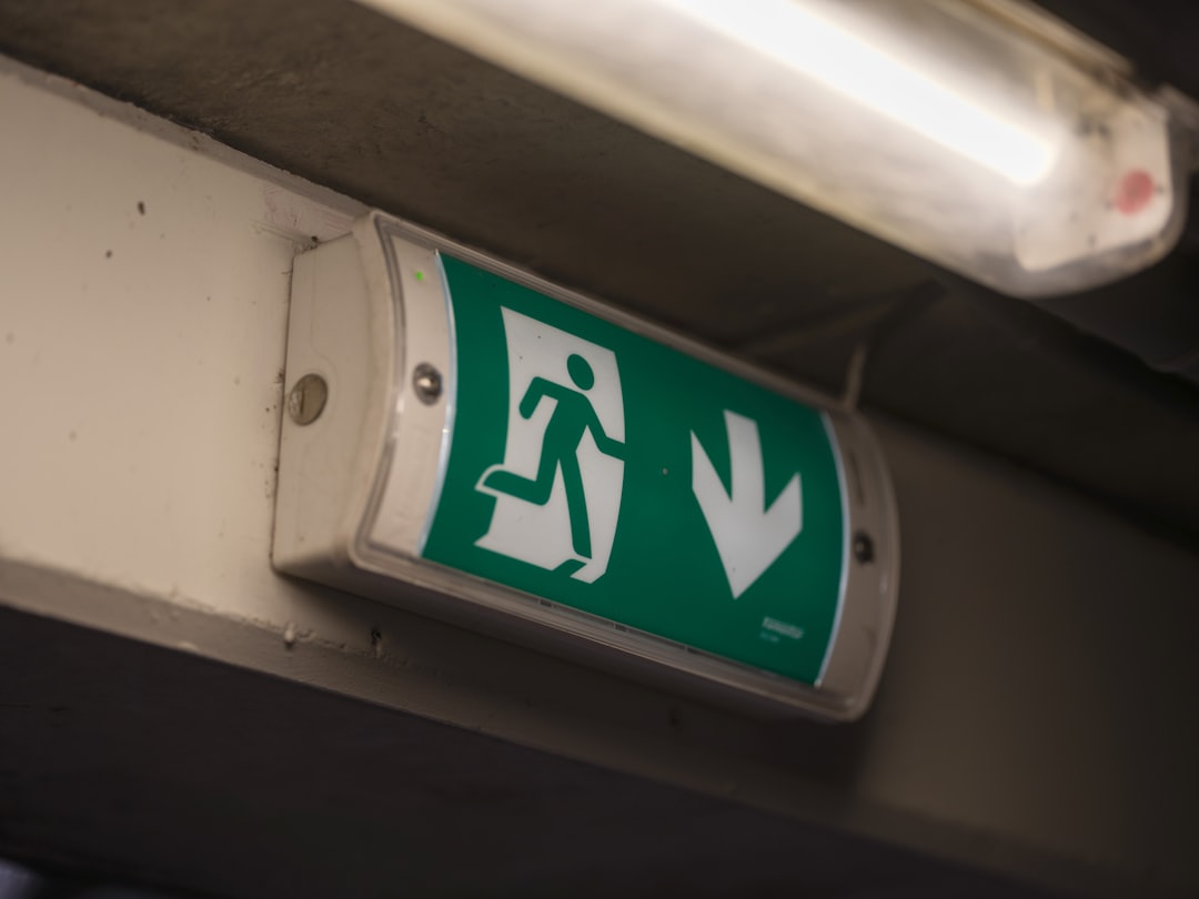 découvrez les procédures essentielles pour une évacuation d'urgence efficace afin de garantir la sécurité de tous en cas de situation critique.