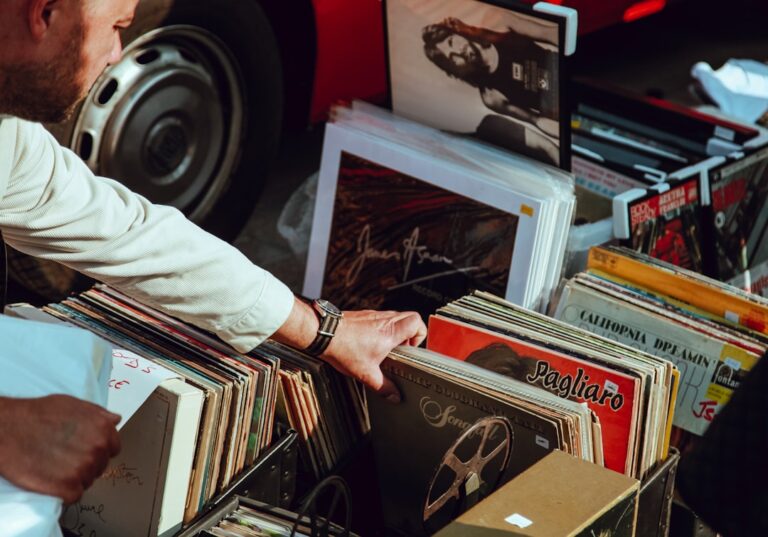 découvrez nos meilleures affaires lors de notre vide-grenier : meubles, vêtements, outils et bien plus à petits prix. ne manquez pas cette occasion unique !