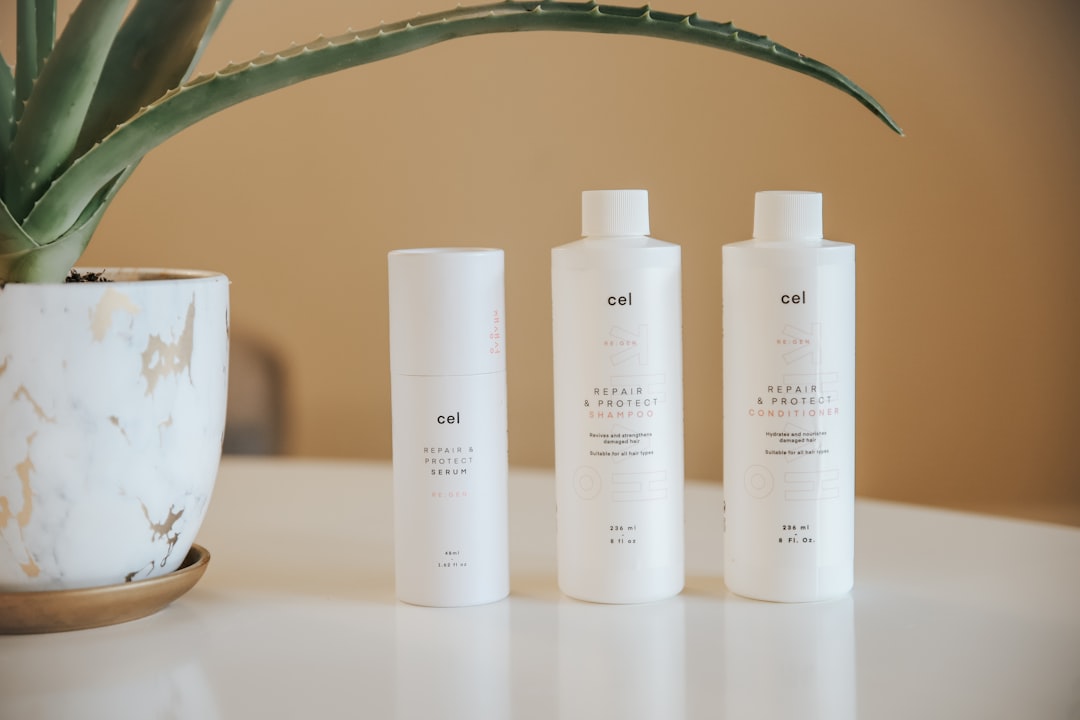 découvrez nos conseils et produits essentiels pour des soins capillaires efficaces et adaptés à tous types de cheveux.