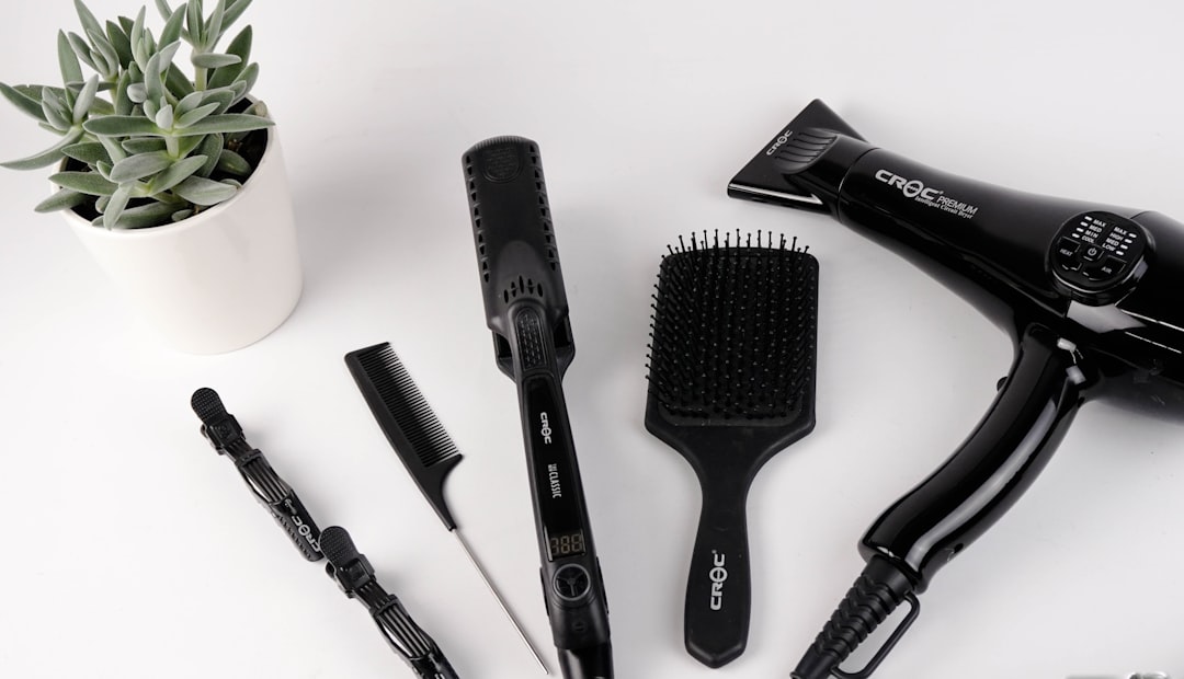 découvrez nos conseils et produits essentiels pour des cheveux sains, brillants et forts grâce à une routine de soins capillaires adaptée à tous les types de cheveux.