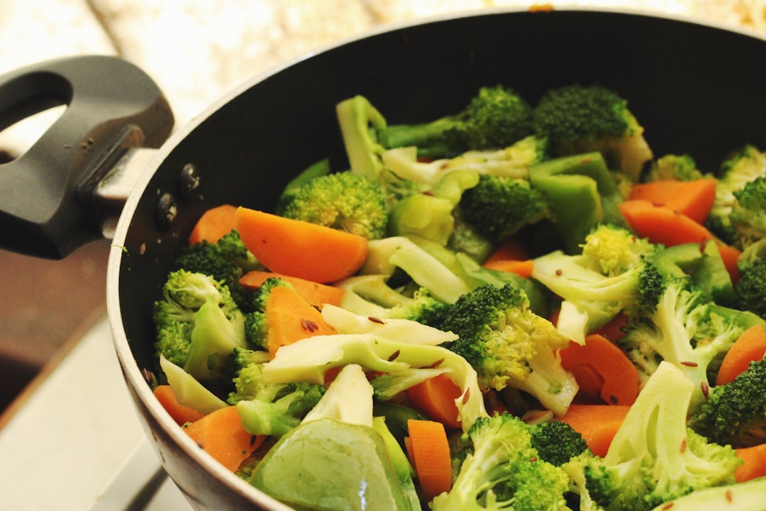 découvrez comment la chaleur affecte la croissance et la qualité des légumes, et apprenez des astuces pour protéger vos cultures des impacts thermiques.