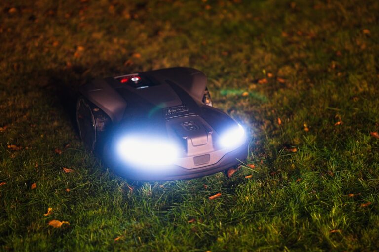 découvrez le robot tondeuse, l'outil innovant pour un jardin parfaitement entretenu sans effort. profitez d'une pelouse impeccable grâce à la tonte automatique et silencieuse.