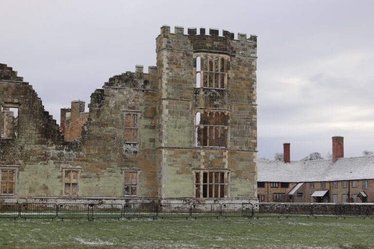 découvrez l'importance de la préservation du patrimoine médiéval pour protéger et valoriser l'histoire, l'architecture et la culture des époques passées.