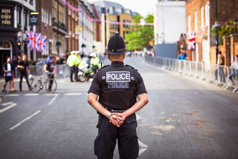 découvrez tout sur meghan markle, son parcours, son engagement et sa vie au sein de la famille royale britannique.