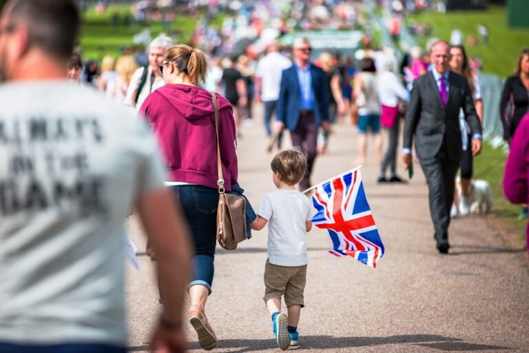 découvrez tout sur meghan markle, son parcours, sa carrière d'actrice, son engagement humanitaire et sa vie au sein de la famille royale britannique.