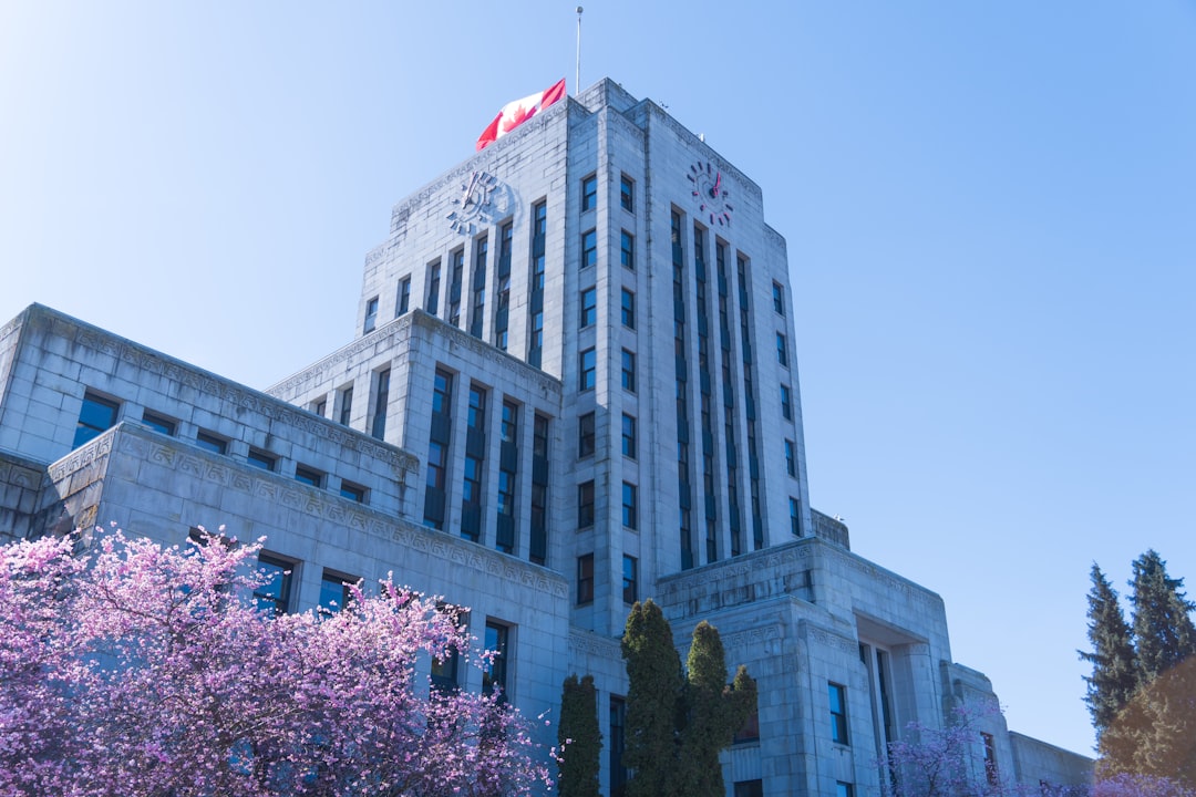 découvrez les impacts des réductions budgétaires municipales sur les services publics locaux et les solutions envisagées pour gérer ces contraintes financières.