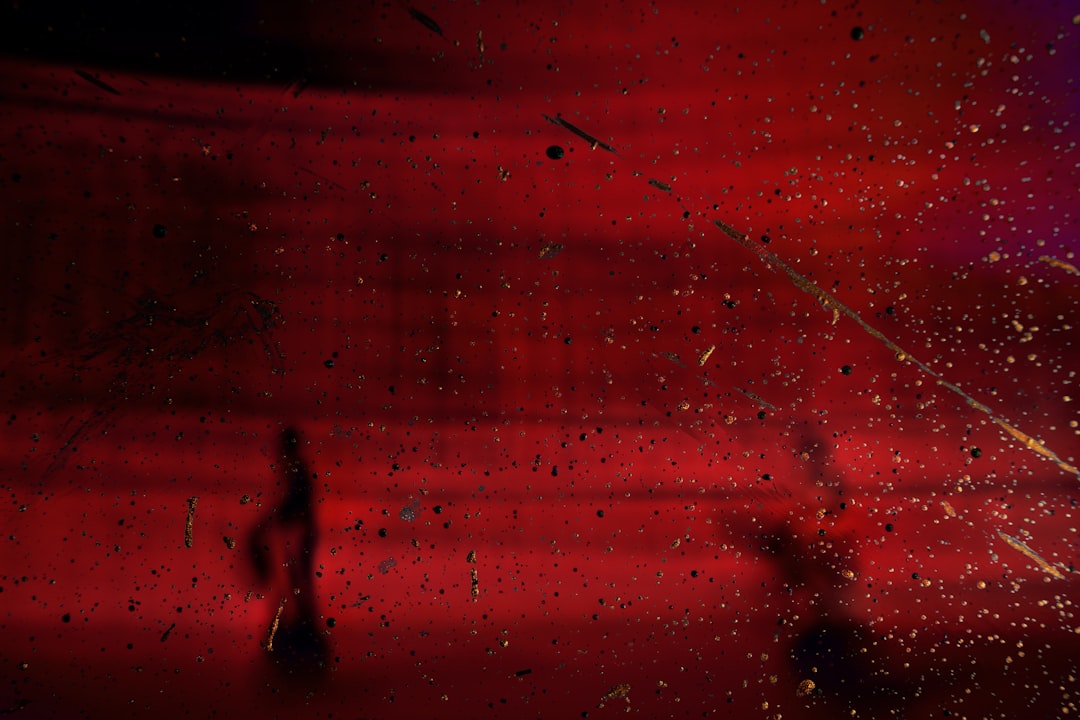 découvrez tout sur le 'murder', un jeu immersif d’enquête grandeur nature où stratégie, suspense et esprit d’équipe sont à l’honneur. idéal pour s’amuser entre amis ou en famille !