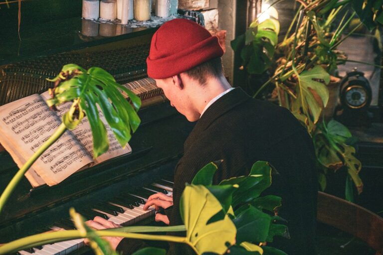 découvrez l'harmonie parfaite entre musique et jardinage pour enrichir vos moments de détente en pleine nature.
