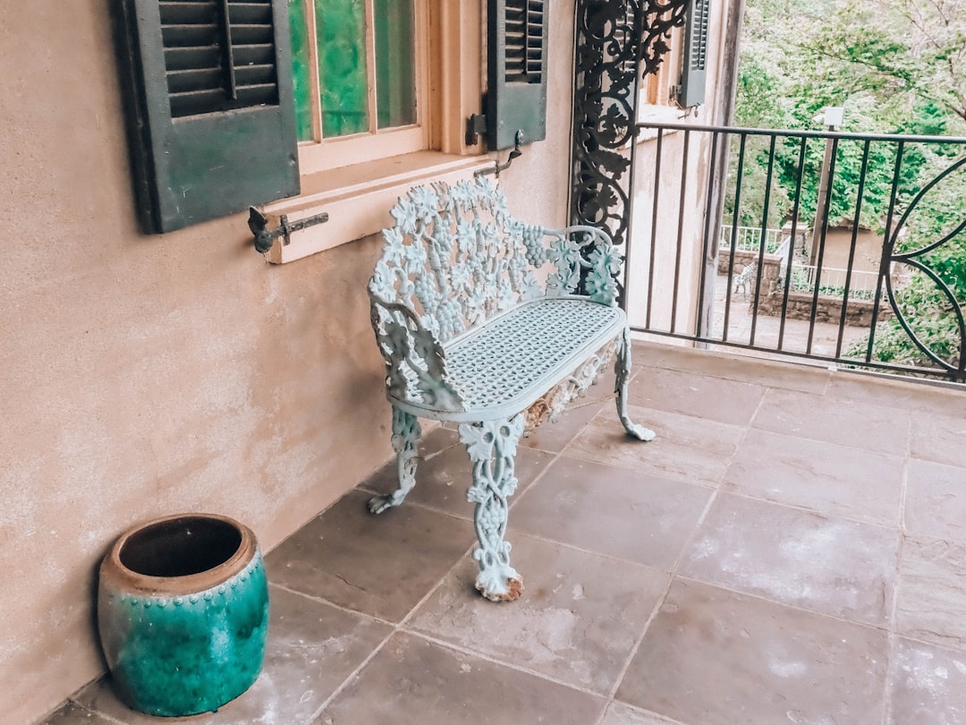 découvrez notre jardinière d'extérieur durable et élégante, idéale pour embellir votre jardin, terrasse ou balcon avec style et robustesse.
