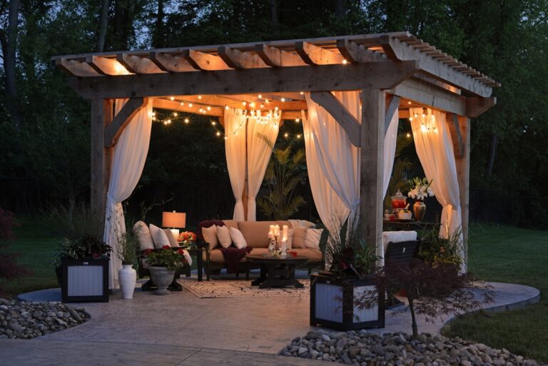 découvrez notre sélection de pergolas élégantes et durables pour embellir votre jardin et profiter de votre espace extérieur en toutes saisons.