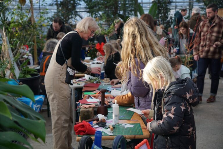 découvrez notre foire aux plantes : une large sélection de végétaux, conseils de jardinage et animations pour tous les passionnés de nature.