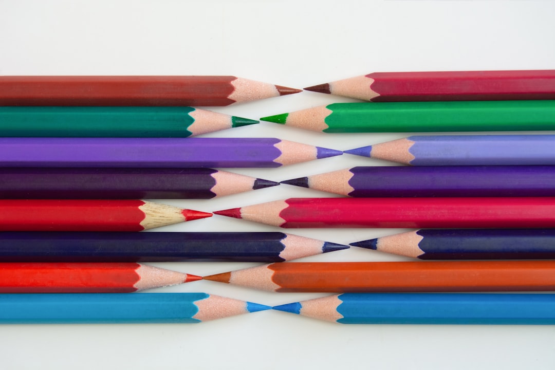 découvrez les crayons à planter : écrivez, puis plantez-les pour voir pousser des herbes, fleurs ou légumes. une idée éco-responsable et originale pour allier créativité et respect de l'environnement !