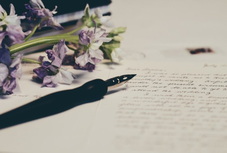 découvrez l'univers captivant de la poésie, où les mots prennent vie pour exprimer émotions, rêves et beauté à travers des vers inspirants.