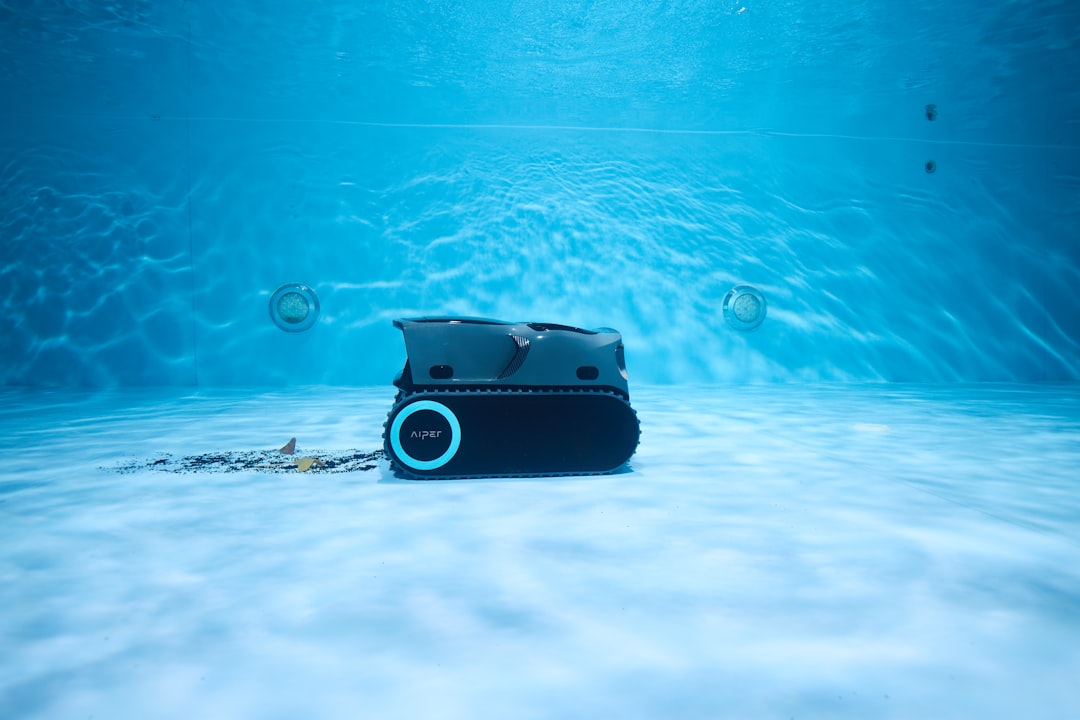 découvrez notre nettoyeur de piscine efficace pour garder votre bassin propre et agréable toute l'année. facile à utiliser et adapté à toutes les tailles de piscine.