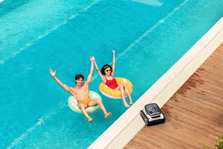 découvrez notre nettoyeur de piscine performant pour une eau claire et une piscine toujours propre, facile à utiliser et économique.
