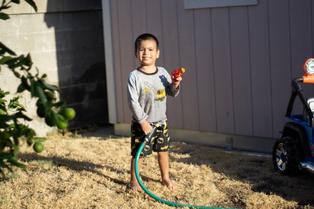 découvrez des activités de jardinage adaptées aux enfants d'âge préscolaire pour stimuler leur curiosité, créativité et éveil à la nature.