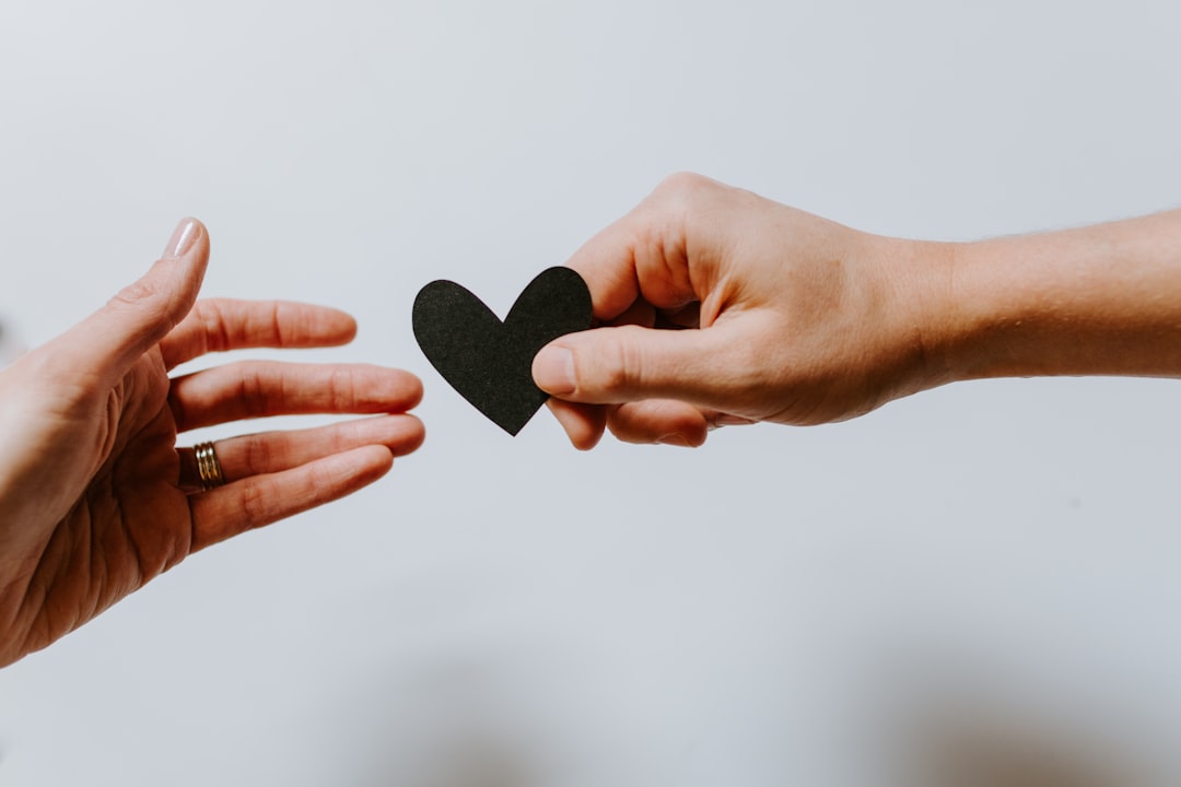 découvrez des conseils et des astuces pour entretenir et renforcer vos relations, qu'elles soient amoureuses, amicales ou familiales.