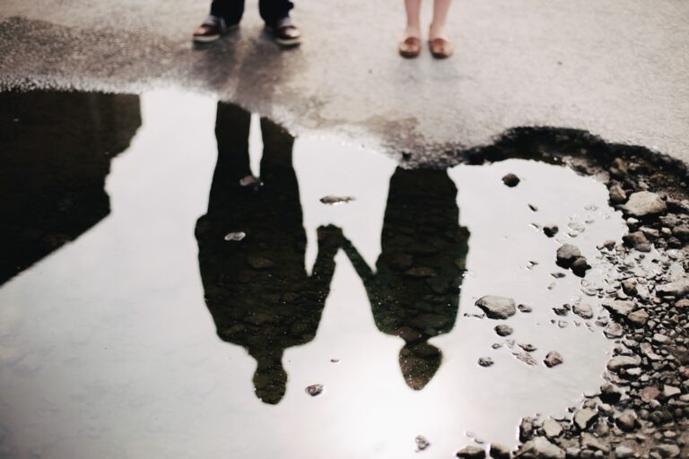 découvrez les clés d'une relation épanouissante et durable, conseils pour améliorer la communication, renforcer la confiance et cultiver l'amour au quotidien.