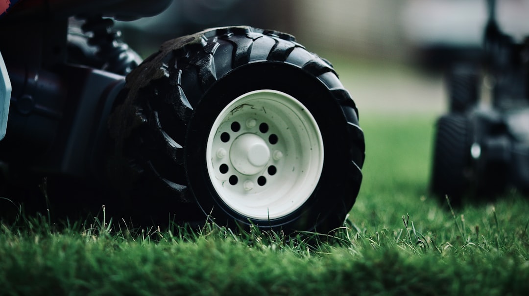 découvrez notre robot tondeuse, l'outil intelligent pour un jardin parfaitement entretenu sans effort.
