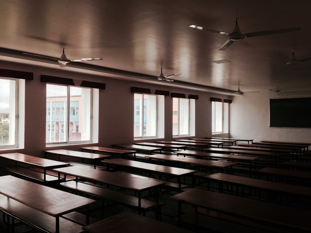 découvrez ce qui rend chaque école unique avec des approches pédagogiques innovantes, un environnement d'apprentissage distinctif et des valeurs éducatives spécifiques.