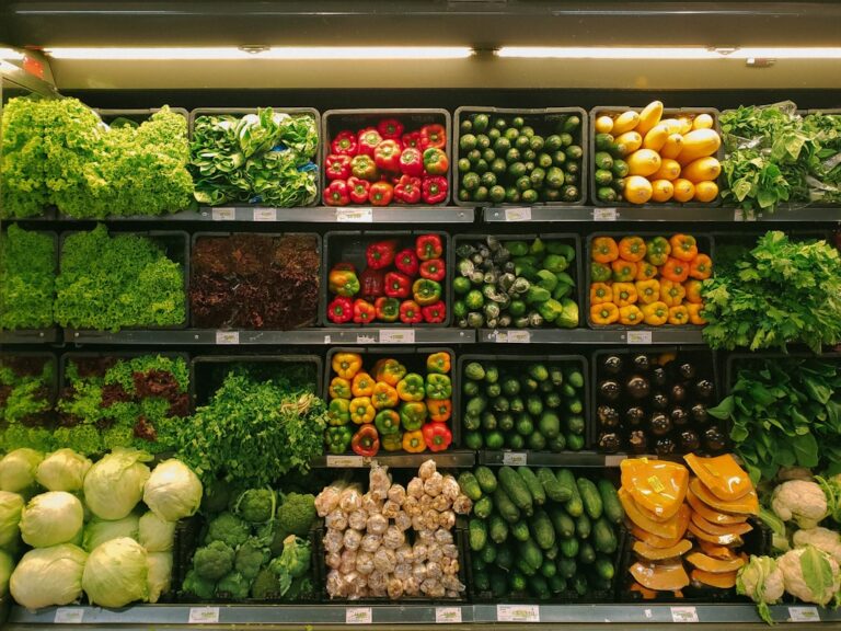 découvrez comment vendre légalement vos excédents de production agricole tout en respectant les réglementations en vigueur.