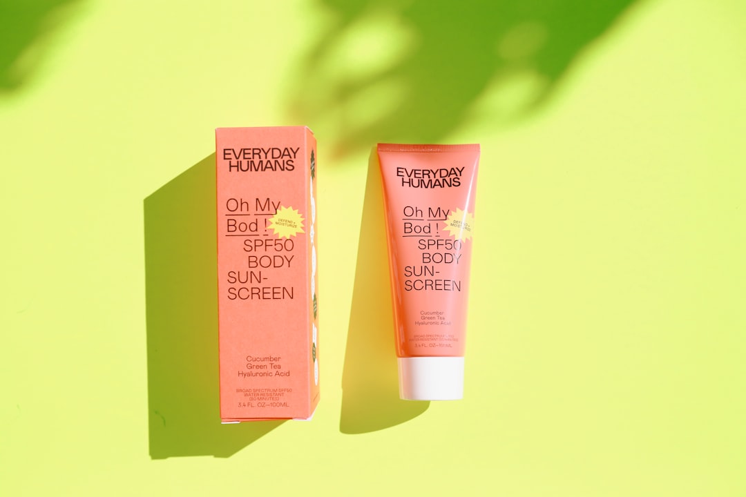 découvrez notre sélection de crèmes solaires efficaces pour protéger votre peau des rayons uv et profiter du soleil en toute sécurité.