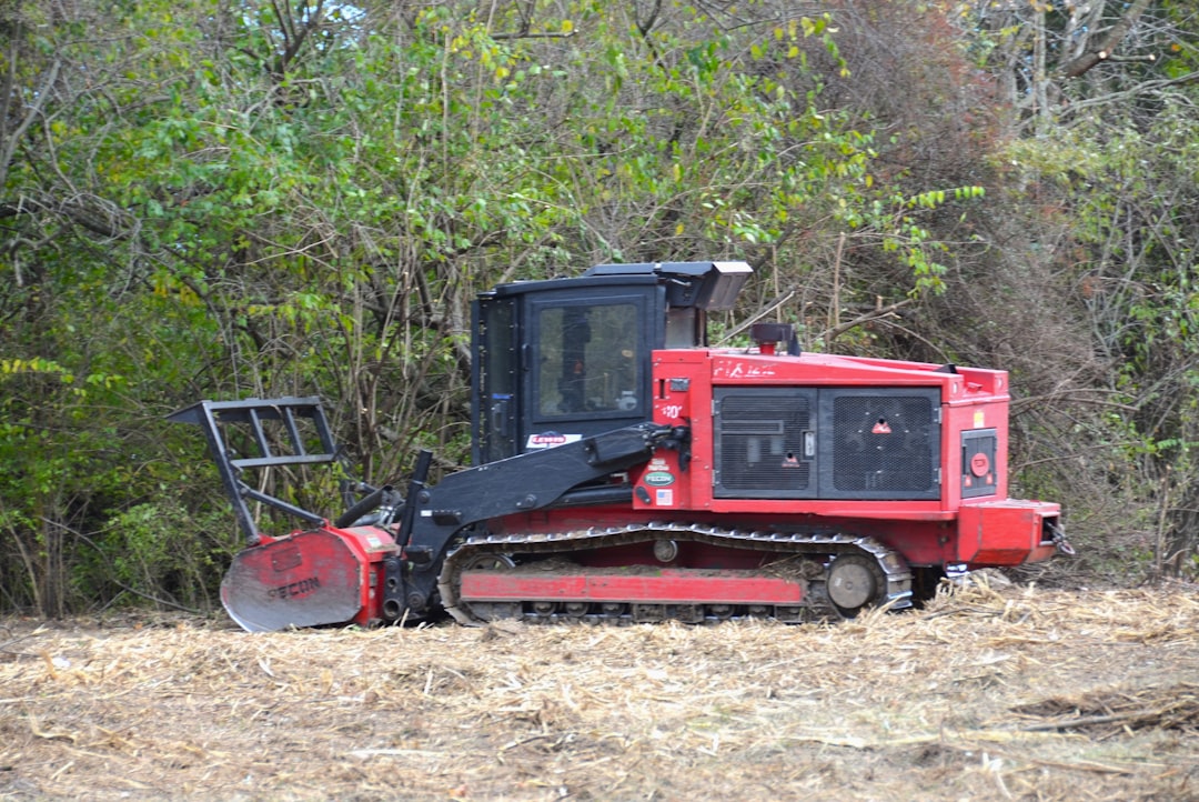 découvrez notre débroussailleuse thermique puissante, idéale pour l'entretien des jardins et terrains difficiles. efficacité et performance garanties.