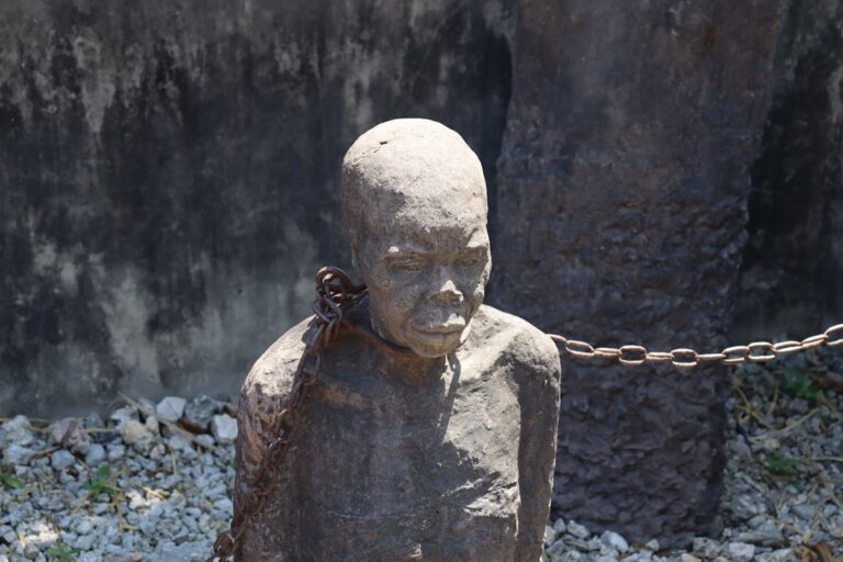 un hommage poignant et sincère célébrant la mémoire et les réalisations d'une personne ou d'un événement marquant.