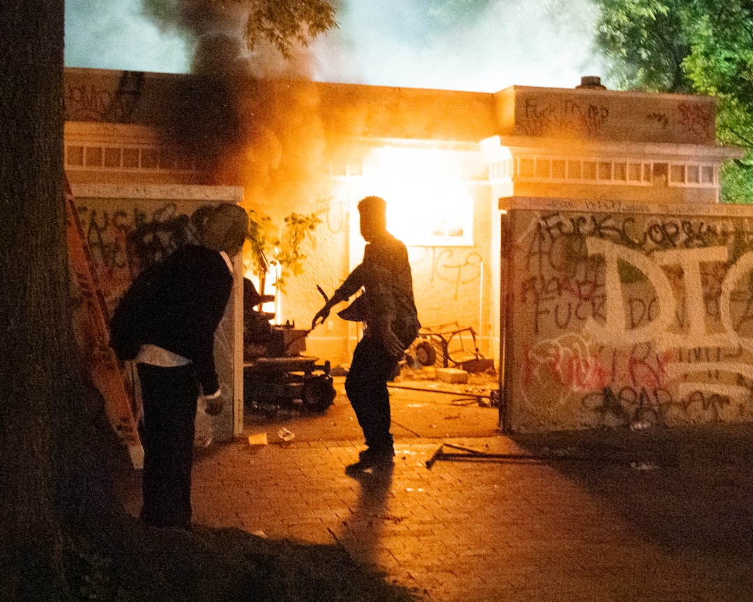 découvrez les causes, conséquences et solutions au problème du vandalisme. informez-vous sur la prévention et les mesures à adopter face à ce phénomène.