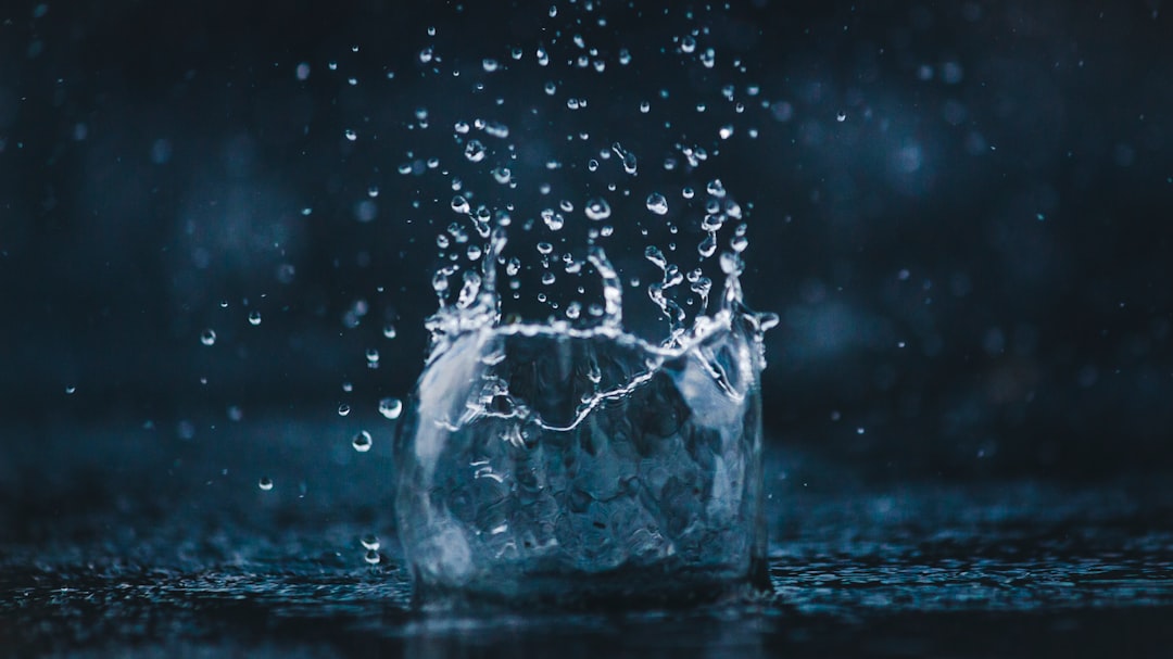 découvrez des astuces et solutions innovantes pour économiser l'eau au quotidien et préserver cette ressource précieuse.