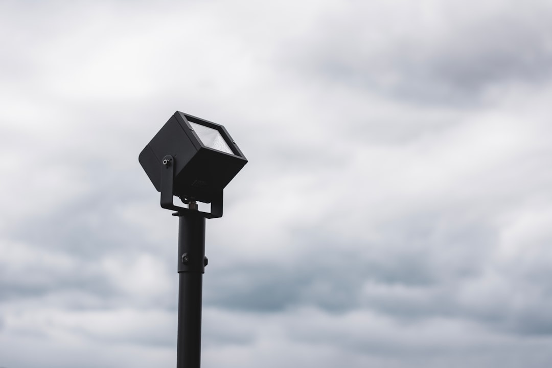 produit d'alerte météo fiable pour vous informer en temps réel des conditions météorologiques dangereuses et vous aider à rester en sécurité.