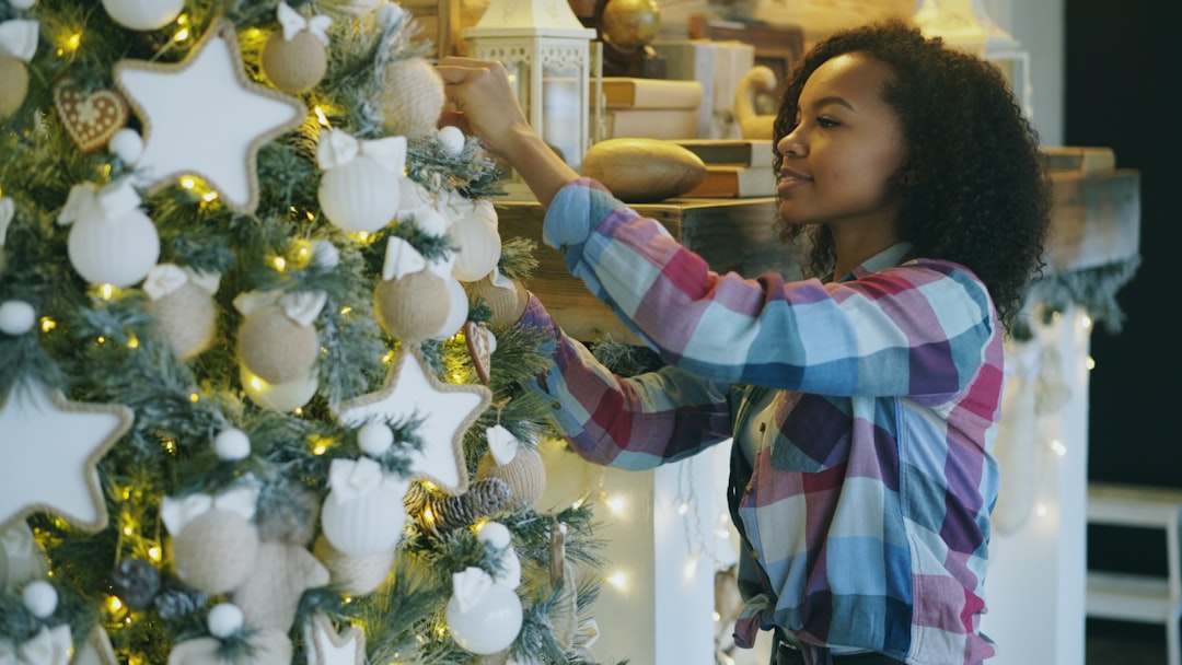 préparez-vous efficacement à l’hiver grâce à nos conseils pratiques pour anticiper le froid, protéger votre maison et assurer votre bien-être durant la saison hivernale.